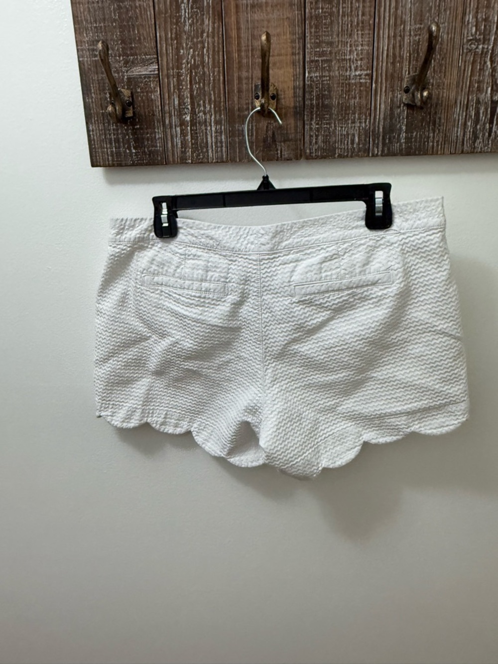 Lilly Pulitzer White Scallop Hem Textured Shorts - Picture 7 of 8
